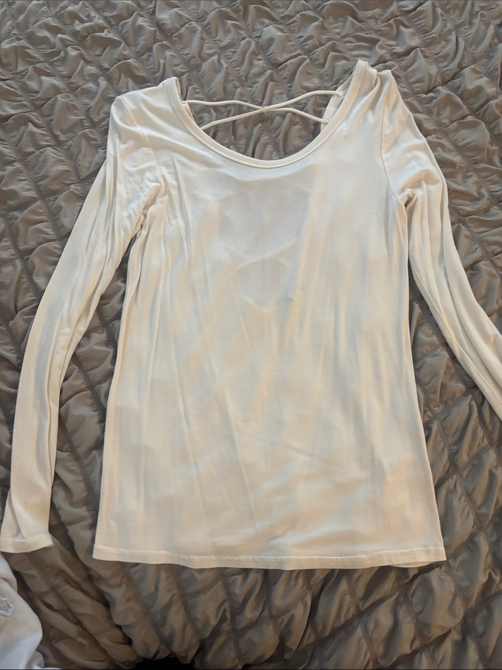BKE White Long-Sleeve Scoop Neck Top with Crisscross Back